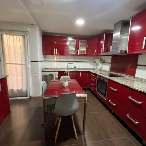 PISO SEMINUEVO CON 4 DORMITORIOS, 3 BAÑOS Y TERRAZA JUNTO METRO BENIMAMET